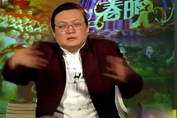 老梁说春晚黑色三分钟 真正承担责任的是李咏