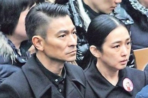 刘德华老婆是什么样的人 以地下女友的身份陪伴着他