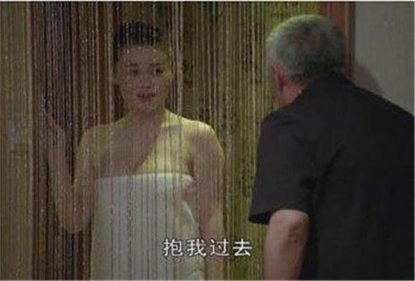 赵本山和关婷娜暧昧照片 洗澡的戏份好身材展露无疑