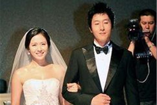 郑升妍和宋一国婚纱照 老婆是一个法官